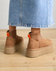 UGG Classic Mini Dipper Chestnut stivaletti donna in pelle scamosciata e montone marrone chestnut, vista dall'alto