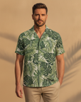 Camicia Uomo Camp Collar Fantasia Tropicale – Stile Vacanza - Foglie Verdi - indossato