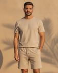 Completo Coordinato Uomo T-shirt e Pantaloncini - Beige - indossato