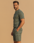Completo Coordinato Uomo Camicia e Pantaloncini Cargo - vista laterale