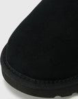 UGG Classic Micro Black stivaletti donna in pelle scamosciata e montone nero, vista dall'alto