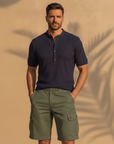 Bermuda Cargo Uomo in Cotone – Tasche Laterali Pratiche - Verde Militare - indossato