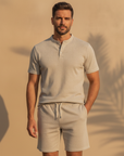 Completo Coordinato Uomo in Lino – Camicia e Pantaloncini Naturali - Beige Naturale - indossato