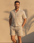 Completo Coordinato Uomo Overshirt Leggero e Pantaloncini - Beige Sabbia - indossato