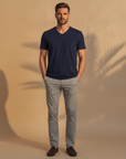 T-shirt Uomo Scollo a V in Cotone – Elegante e Versatile - Bianco - indossato