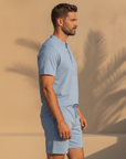 Completo Coordinato Uomo Camicia Chambray Ricamata e Pantaloncini - vista laterale