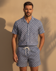 Completo Coordinato Uomo Camicia a Fiori e Pantaloncini - Fiori Navy - indossato