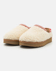 UGG Tasman Maxi Curly Natural ciabatte chiuse donna in pelle scamosciata e montone naturale, vista frontale