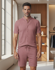 Completo Coordinato Uomo a Coste – Camicia Colletto Coreana e Pantaloncini - Rosa Righe - indossato