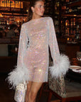 Abito mini donna in maglia con paillettes – finiture in piume, taglio aderente bodycon