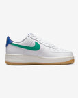 Nike Air Force 1 Low Bianco con Swoosh Verde, Tallone Blu e Suola Gum