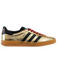 Sneakers Adidas Gazelle x Gucci Oro Metallizzato con Dettagli Neri e Rossi
