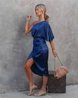 Ava | Abito midi monospalla da donna con drappeggio per uno stile elegante
