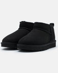 UGG Classic Ultra Mini Black stivaletti donna in pelle scamosciata e montone nero, vista frontale