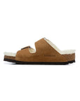 Birkenstock Arizona Shearling Light Brown sandali unisex in marrone chiaro - vista frontale
