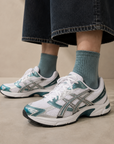 Asics GEL-1130 White Dark Neptune sneakers uomo e donna in bianco - dettaglio tomaia