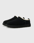 UGG Classic Micro Black stivaletti donna in pelle scamosciata e montone nero, vista frontale