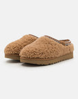 UGG Tasman Maxi Curly Chestnut ciabatte chiuse donna in pelle scamosciata e montone marrone chestnut, vista frontale