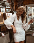 Mini abito da donna con paillettes – Maniche voluminose e brillantezza totale
