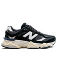 New Balance 9060 Scarpe Uomo Nero e Bianco in Pelle Scamosciata Retro