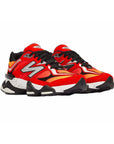 New Balance 9060 Scarpe Uomo Rosse Gialle e Nere Design Futuristico