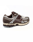 Sneakers Nike Air Zoom Vomero 5 Beige e Marroni - Stile Sportivo Uomo