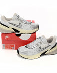 Nike V2K Runtekk Argento Metallizzato Scarpe Running Retrò Uomo
