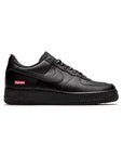 Nike Air Force 1 Low Nera con Dettagli Supreme Rosso