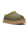 UGG Tazz Olive Green ciabatte platform uomo e donna in pelle scamosciata e montone verde oliva, vista frontale