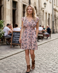 Abito Mini Celeste da Donna – Mousseline Floreale con Scollo a V e Volant Rosa