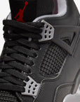Nike Air Jordan 4 Retro Bred Reimagined sneakers alte in nero rosso - indossate