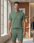 Completo Coordinato Uomo a Coste – Camicia Colletto Coreana e Pantaloncini - Verde Salvia Righe - indossato