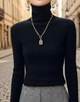 Maglione donna girocollo in materiale morbido