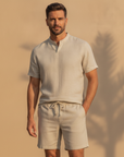 Completo Coordinato Uomo Colletto Coreana in Lino e Pantaloncini - Beige Naturale - indossato
