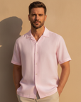 Camicia Uomo Camp Collar Tinta Pastello – Elegante e Rilassata - Rosa Cipria - indossato