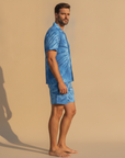 Completo Coordinato Uomo Camicia Tie-Dye e Pantaloncini - vista laterale