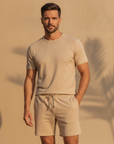 Completo Coordinato Uomo Camicia Slub e Pantaloncini - Beige Sabbia - indossato