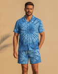 Completo Coordinato Uomo Camicia Tie-Dye e Pantaloncini - Tie-Dye Blu - indossato