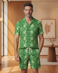 Completo Coordinato Uomo Camicia Batik e Pantaloncini - Batik Verde - indossato