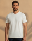 T-shirt Uomo in Cotone Biologico – Sostenibile e Morbida - Bianco Naturale - indossato