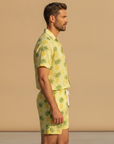 Completo Coordinato Uomo Camicia Stampa Frutti Tropicali e Pantaloncini - vista laterale