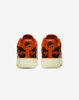 Nike Air Force 1 Low Orange Skeleton Halloween (2020) sneakers basse uomo e donna pelle arancione nero, indossate