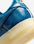Nike Air Force 1 Low Patent Denim sneakers basse uomo e donna pelle blu, indossate