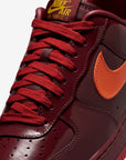 Nike Air Force 1 Low Patent Leather Dark Team Red Safety Orange sneakers basse uomo e donna pelle rosso arancione, dettaglio