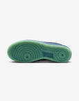 Nike Air Force 1 Low Patent Leather Mystic Navy Grape Ice sneakers basse uomo e donna pelle blu, indossate