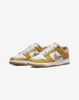 Nike Dunk Low Essential Paisley Pack Barley sneakers basse donna in pelle bianco, vista frontale
