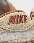 Nike Dunk Low Medium Curry sneakers basse uomo e donna in pelle arancione, indossate