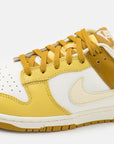 Nike Dunk Low Retro Bronzine sneakers basse uomo e donna in pelle multicolore, indossate