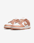 Nike Dunk Low Rose Whisper sneakers basse donna in pelle rosa, vista frontale
