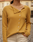 Maglione femminile con bottoni